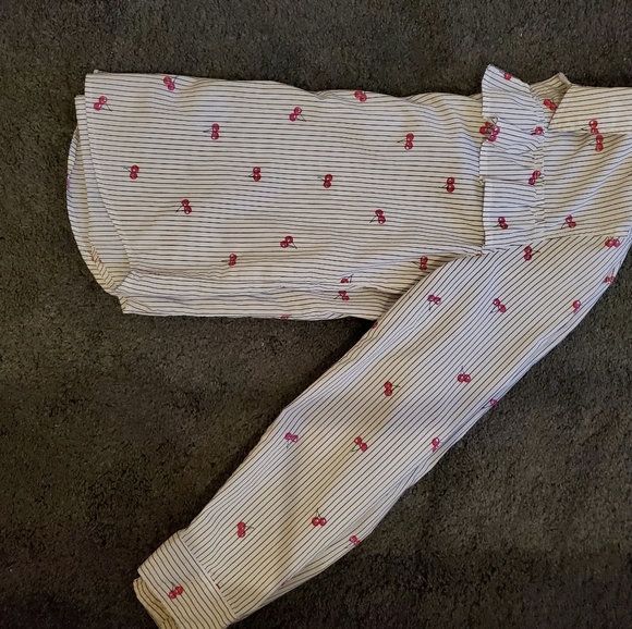 Cute cheery blouse! - Picture 2 of 4